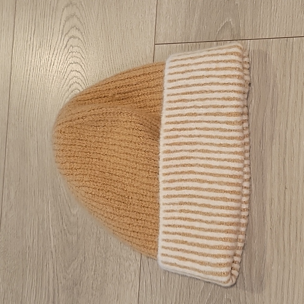 Free People - Straight Chill Ribbed Beanie in Ivory & Camel